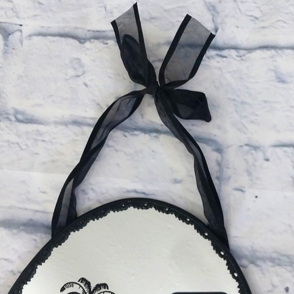 Vintage Look Mirror w Ribbon Hanger Oval w Sillouette - Picture 3 of 6
